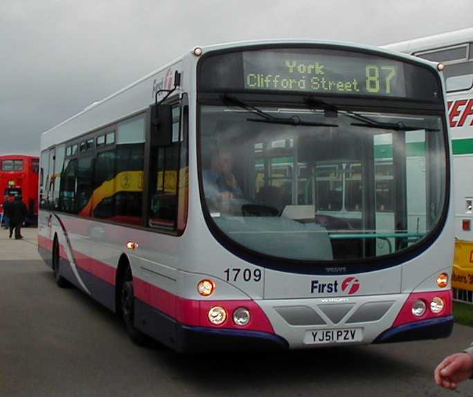 First York Volvo B7L Wright 1709
