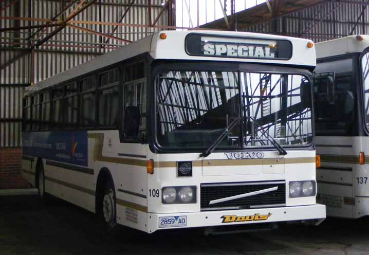 Davis' Volvo B10M/Volgren