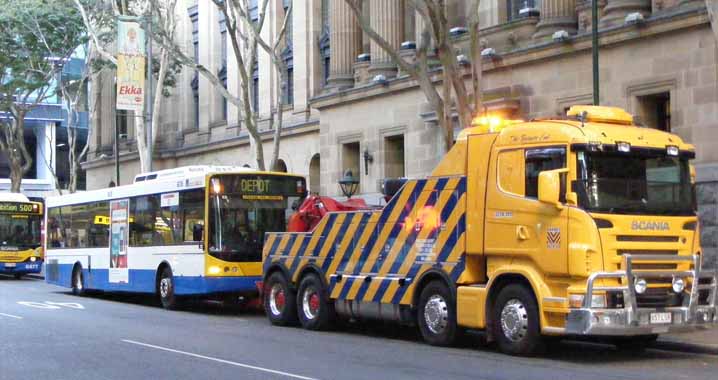 Brisbane Transport Mercedes O500LE Volgren on tow