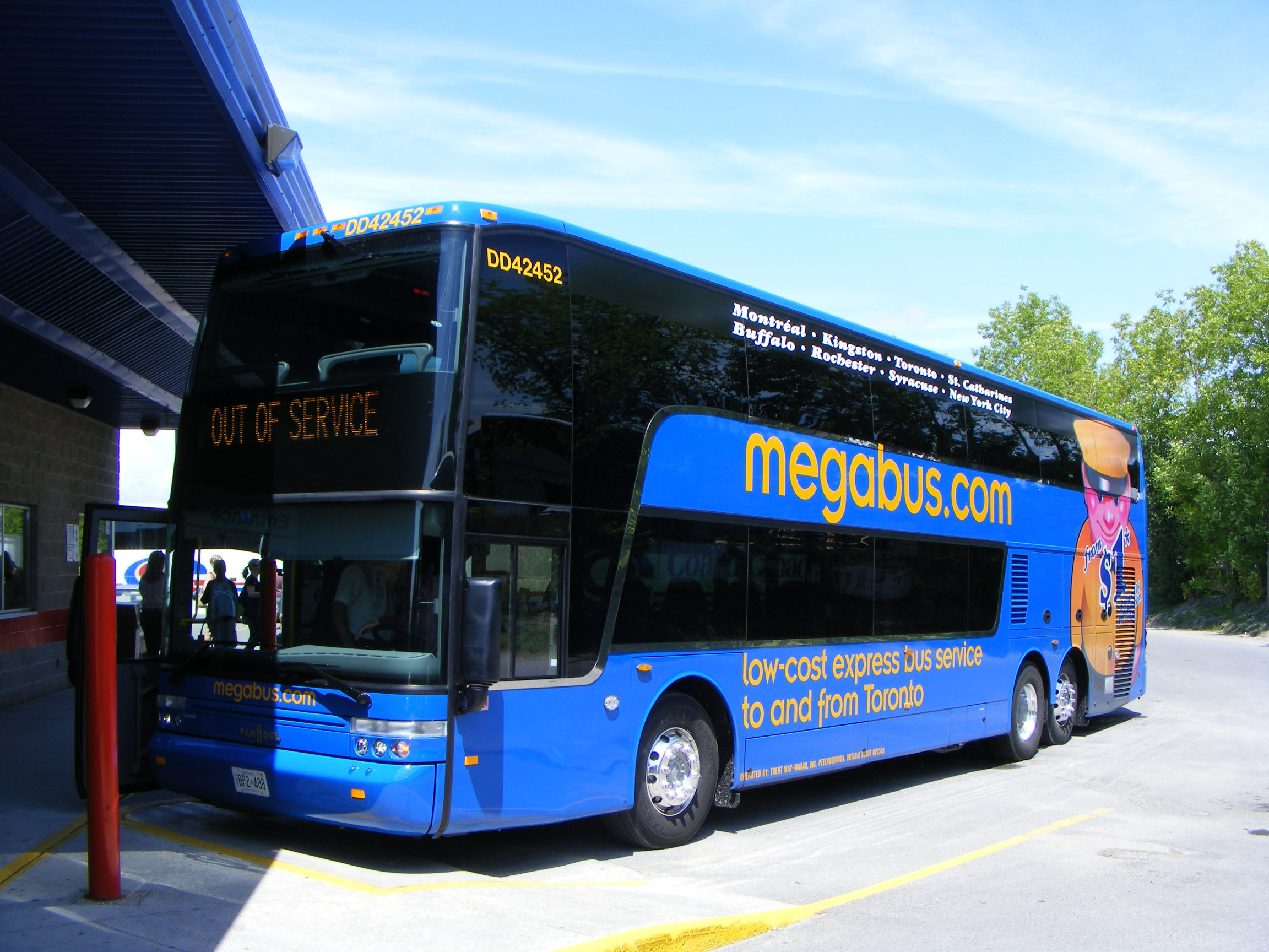 Megabus Canada Promo – Bus from Toronto to Montreal with megabus – MTHVI