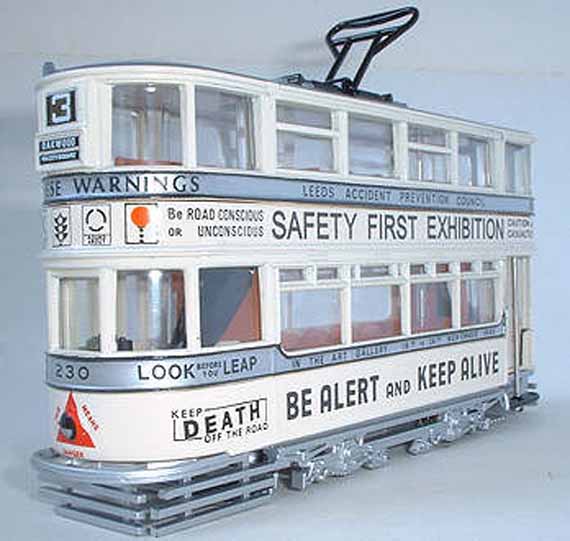 13405 Leeds Tram ROAD SAFETY