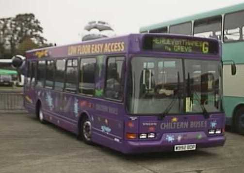 Chiltern Queens Volvo B6BLE East Lancs W992BDP