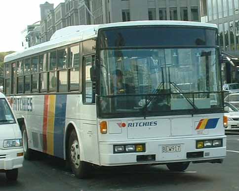 Ritchies Isuzu bus BEW917